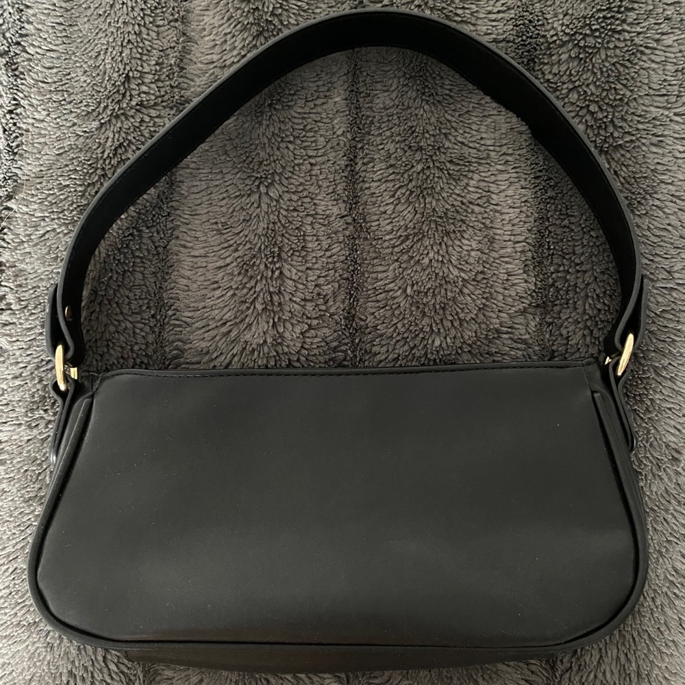 Black shoulder bag